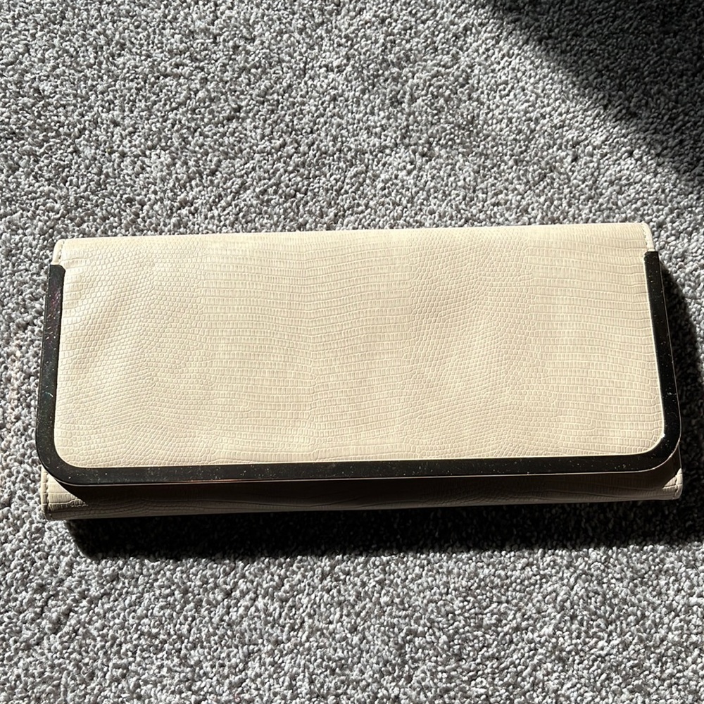 Faux snakeskin beige clutch